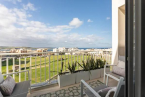 Modern - Central - Close to Beach - 5 Star rating APT